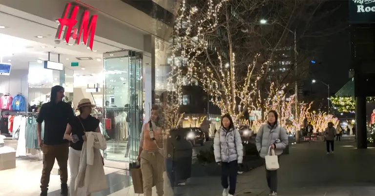 ক্রিসমাসের ছোঁয়া লেগেছে কানাডার অর্থনীতিতেও